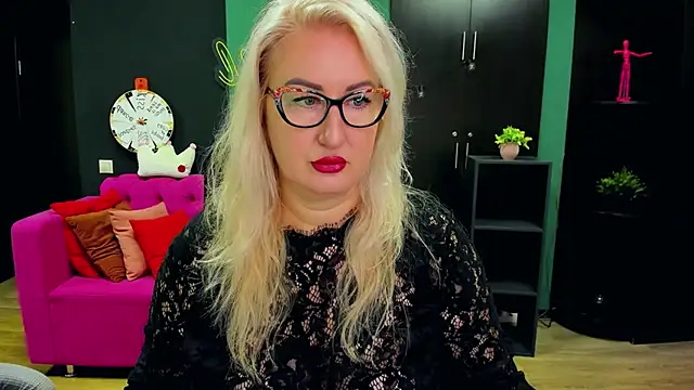 ChristyBrooks online show from November 25, 2025, 5:18 am