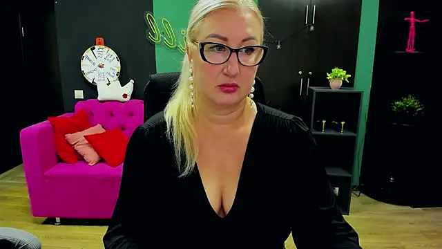 ChristyBrooks online show from November 29, 2025, 6:16 am