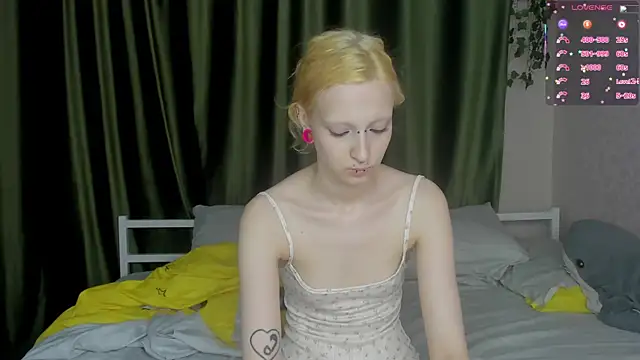 Snapshot of Lexy-Woorhez chatting on June 10, 2026, 4:06 pm Lexy-Woorhez online show from June 10, 2026, 4:06 pm