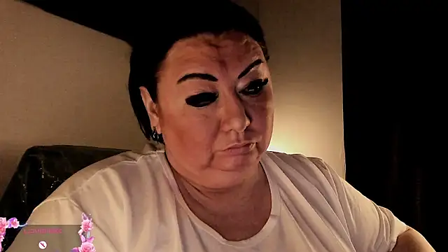 SexxyDreams1 online show from September 23, 2025, 2:58 am