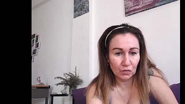 Snapshot of TamaraSweetxo chatting on February 17, 2026, 9:06 am TamaraSweetxo online show from February 17, 2026, 9:06 am