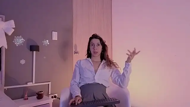 jolie lov online show from November 28, 2025, 1:25 pm