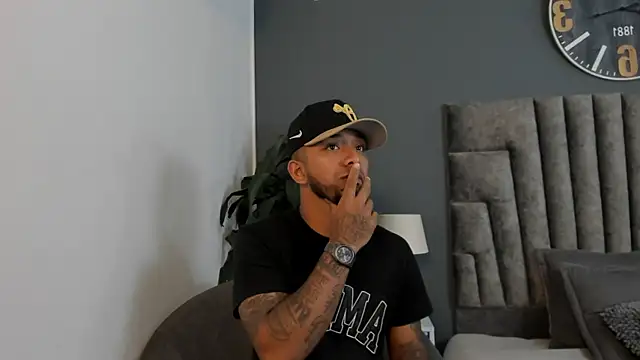 Robin Rief online show from December 3, 2025, 3:36 am