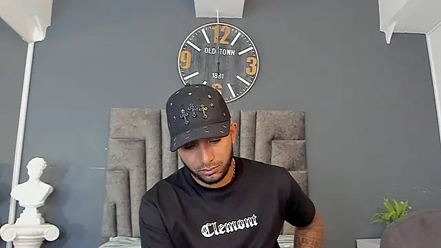 Snapshot of Robin_Rief chatting on June 27, 2026, 7:19 pm Robin Rief online show from June 27, 2026, 7:19 pm