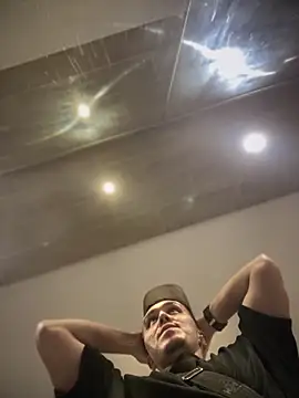 adam-rivera online show from September 14, 2025, 11:04 pm