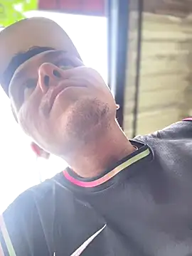 adam-rivera online show from November 5, 2025, 6:19 pm