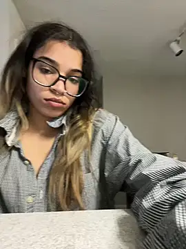 1prettygem online show from January 22, 2025, 3:29 pm