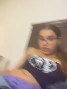 1prettygem online show from February 5, 2025, 1:58 am