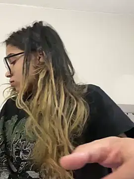 1prettygem online show from March 9, 2025, 8:10 pm