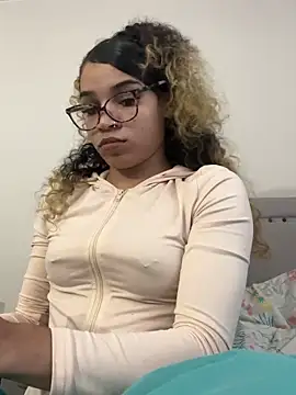 1prettygem online show from March 19, 2025, 10:42 pm