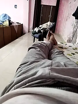 KUKU69XX online show from March 3, 2025, 5:39 pm