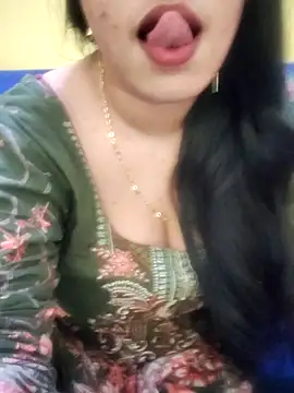 Haniya-143 online show from October 6, 2025, 11:13 pm