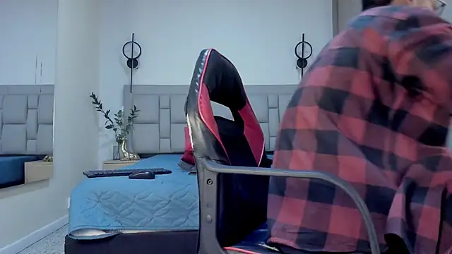 Snapshot of JEFFREY_COTTOM chatting on December 1, 2025, 3:28 pm JEFFREY COTTOM online show from December 1, 2025, 3:28 pm