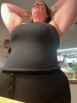 Snapshot of Engel_mia chatting on February 3, 2026, 10:04 pm Engel mia online show from February 3, 2026, 10:04 pm