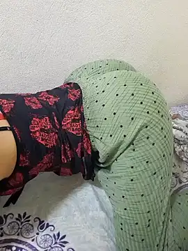 Snapshot of Linda-53 chatting on December 26, 2024, 6:54 pm Linda-53 online show from December 26, 2024, 6:54 pm