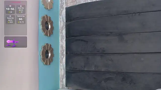 Snapshot of CrystalWoods94 chatting on October 15, 2025, 1:22 pm CrystalWoods94 online show from October 15, 2025, 1:22 pm