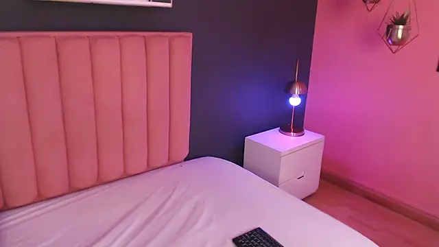 Snapshot of CrystalWoods94 chatting on November 26, 2025, 1:23 pm CrystalWoods94 online show from November 26, 2025, 1:23 pm