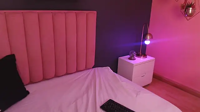 Snapshot of CrystalWoods94 chatting on November 30, 2025, 3:49 pm CrystalWoods94 online show from November 30, 2025, 3:49 pm