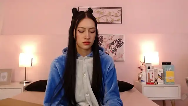 sara17  online show from October 10, 2025, 4:22 am