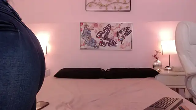 sara17  online show from October 22, 2025, 4:13 am