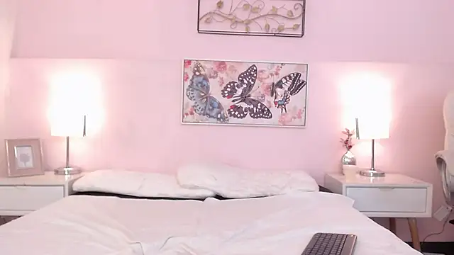 sara17  online show from November 26, 2025, 8:21 pm