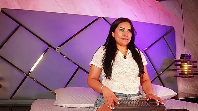 giorgia 13 online show from November 25, 2025, 3:17 am