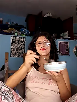 Snapshot of LoveElectra chatting on February 1, 2025, 7:02 pm LoveElectra online show from February 1, 2025, 7:02 pm