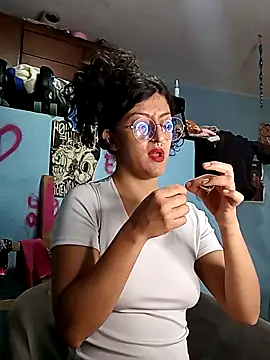 Snapshot of LoveElectra chatting on September 13, 2025, 2:39 pm LoveElectra online show from September 13, 2025, 2:39 pm