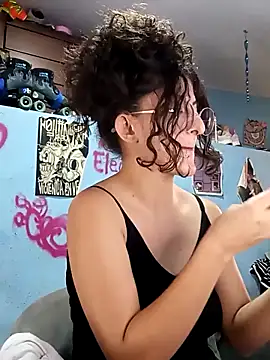 Snapshot of LoveElectra chatting on December 16, 2025, 8:58 pm LoveElectra online show from December 16, 2025, 8:58 pm