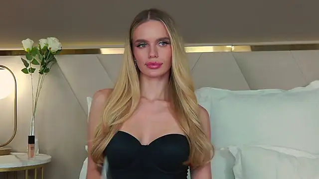 Snapshot of KristinaMaers chatting on December 1, 2025, 12:04 am KristinaMaers online show from December 1, 2025, 12:04 am