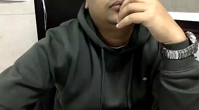 simpleguy1011 online show from December 27, 2024, 4:32 pm