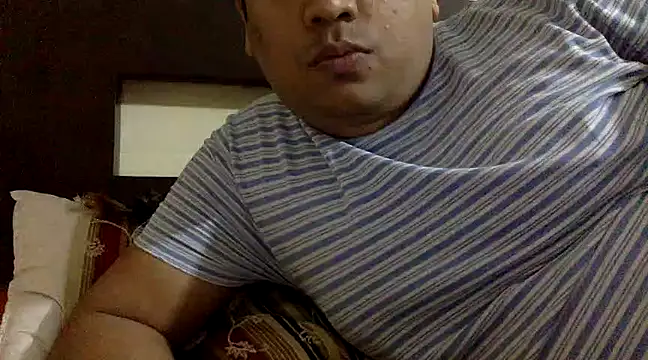 simpleguy1011 online show from February 3, 2025, 7:31 pm