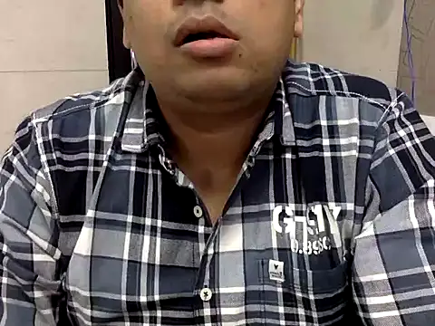 simpleguy1011 online show from October 18, 2025, 2:29 pm