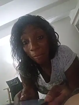 LuckiXCX online show from November 30, 2025, 1:37 pm