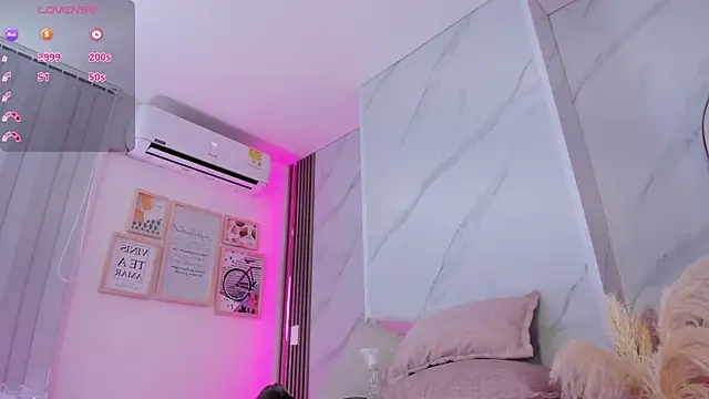 Chlooee   online show from February 15, 2025, 6:23 pm