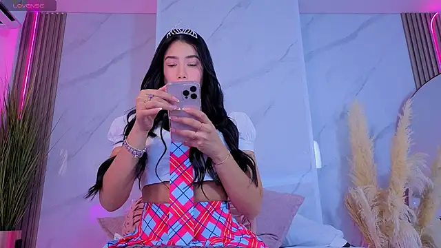 Chlooee   online show from October 8, 2025, 1:58 am