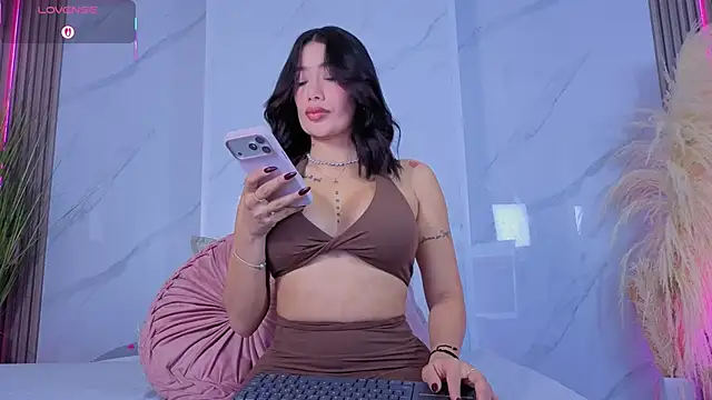 Chlooee   online show from February 21, 2026, 1:28 am