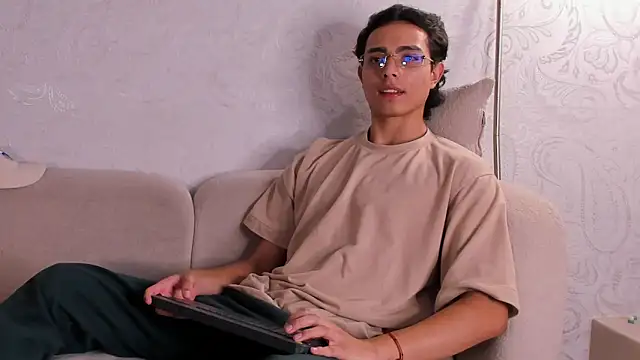 JoshRashfordd online show from October 12, 2025, 11:31 am