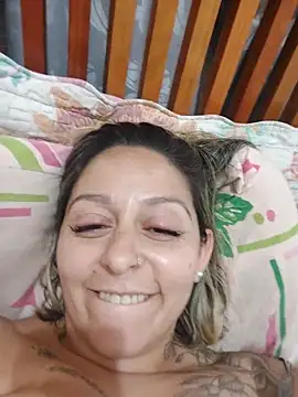 Snapshot of baixinhaloira chatting on December 21, 2024, 2:19 am baixinhaloira online show from December 21, 2024, 2:19 am