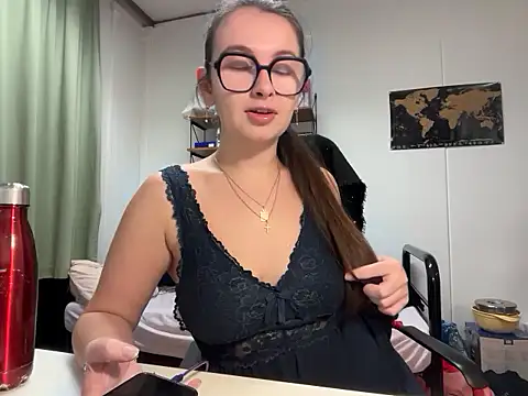 gwen lust online show from December 1, 2025, 9:53 pm