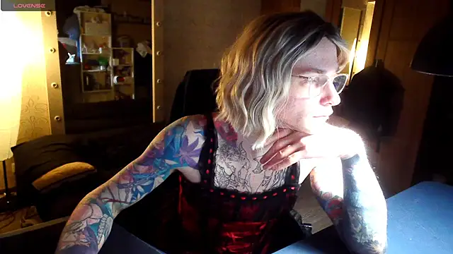 Julia dolls online show from March 17, 2026, 6:11 pm