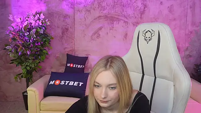 Ewa Pearl online show from January 6, 2025, 1:52 pm