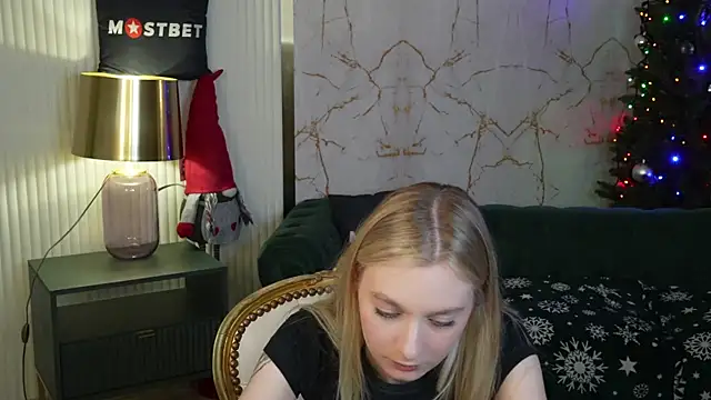 Ewa Pearl online show from January 8, 2025, 11:43 am