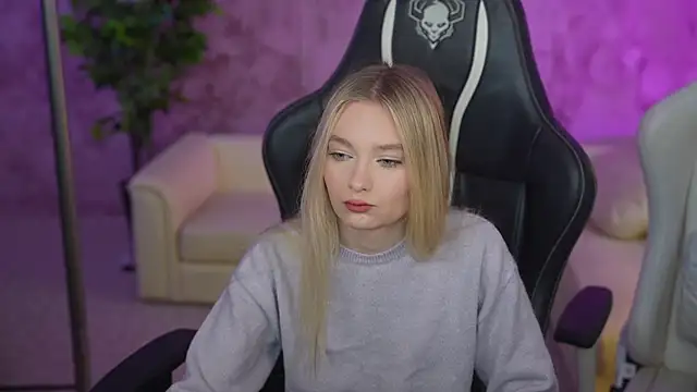 Ewa Pearl online show from March 2, 2025, 7:43 am