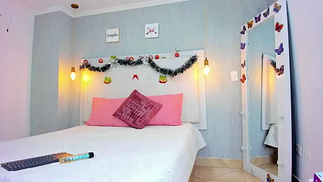 Snapshot of Milaspetite chatting on December 20, 2024, 8:45 pm Milaspetite online show from December 20, 2024, 8:45 pm