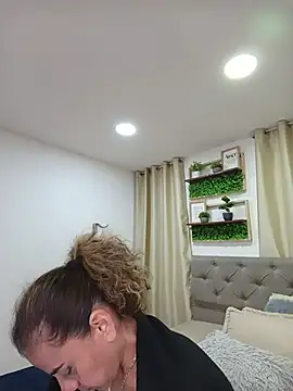 sasi luna online show from February 1, 2026, 7:18 am