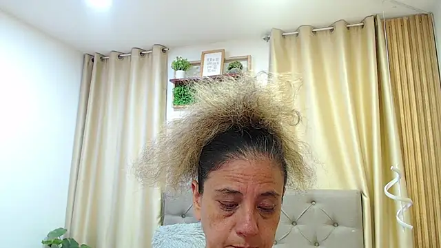 Snapshot of sasi_luna chatting on June 21, 2026, 2:03 am sasi luna online show from June 21, 2026, 2:03 am