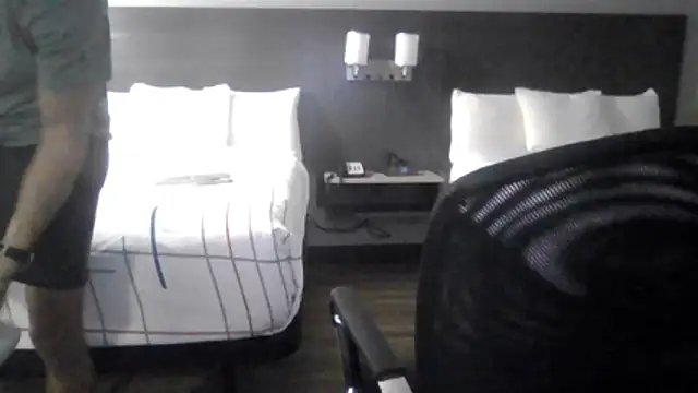 Snapshot of Strokeking4u chatting on February 18, 2026, 8:21 am Strokeking4u online show from February 18, 2026, 8:21 am