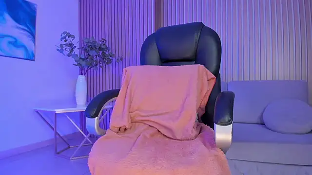 IsabelBornner online show from February 1, 2025, 9:54 am