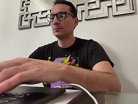 alex ruiz85 online show from June 18, 2026, 6:45 pm